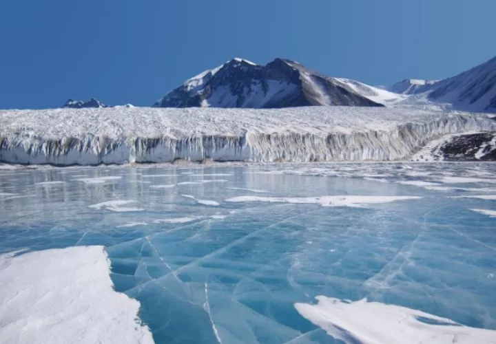 El calentamiento atmosférico se convertirá en el principal responsable de la pérdida de hielo. Foto/EFE