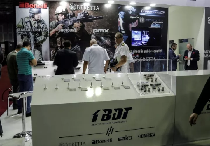 El arma robada, un modelo APC Compact de 9 milímetros y valorada en unos 400 euros, estaba en el estante de exposiciones de Beretta Defense Technologies. FOTO/EFE