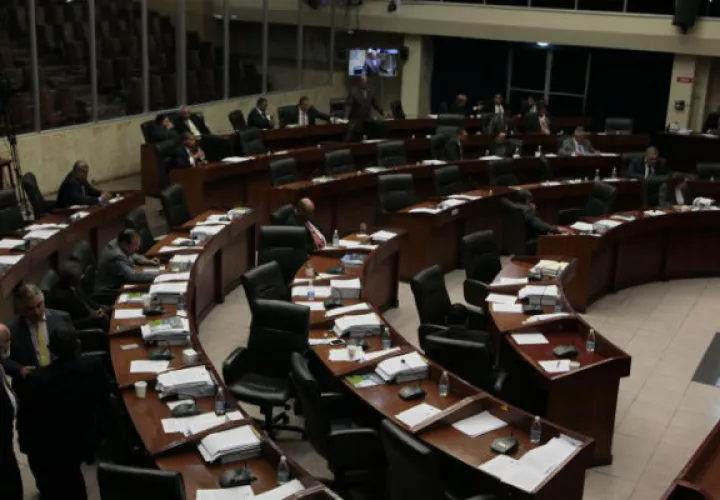 El ausentismo en la Asamblea Nacional ha dominado el llamado a estas sesiones.  Archivo