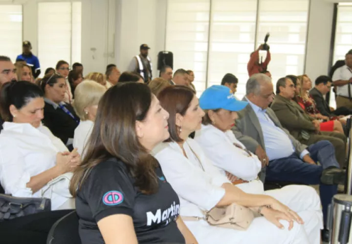 La audiencia se realiza en ausencia de Ricardo Martinelli, debido a que el Sistema Penitenciario no permitió que este asistiera al acto.
