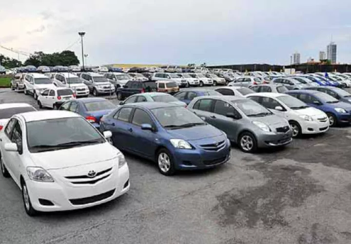 Las ventas en los segmentos de autos que más disminuyeron fueron regulares, suv's, paneles, pick ups, buses y caminones. Foto/Archivo
