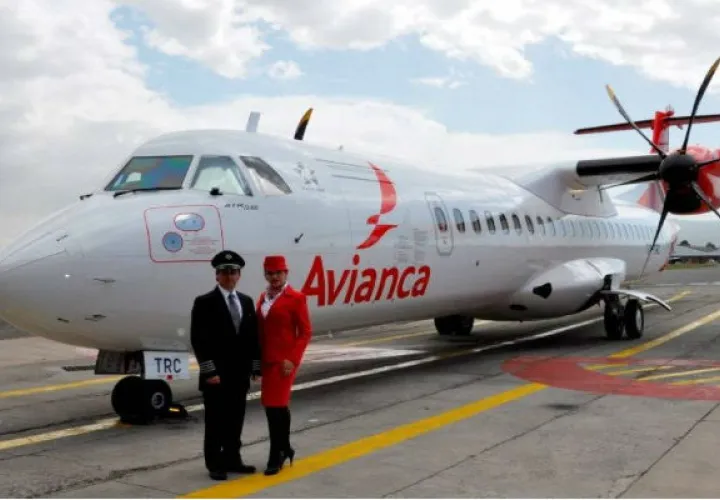Los pilotos, copilotos y auxiliares de vuelo de la aerolínea, que entraron en paro el viernes piden activar el diálogo y las negociaciones. Foto/EFE