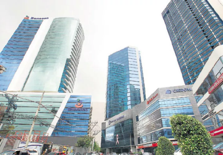 En el país operan más de 50 bancos privados. Archivo