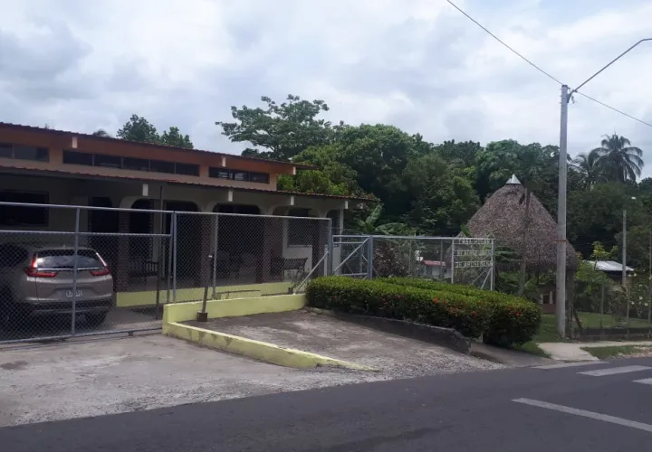 El bebé fue trasladado al cuartel de la Policía Nacional, y posteriormente en coordinación con el Juzgado de Niñez y Adolescencia, se ordenó su traslado a una casa hogar.