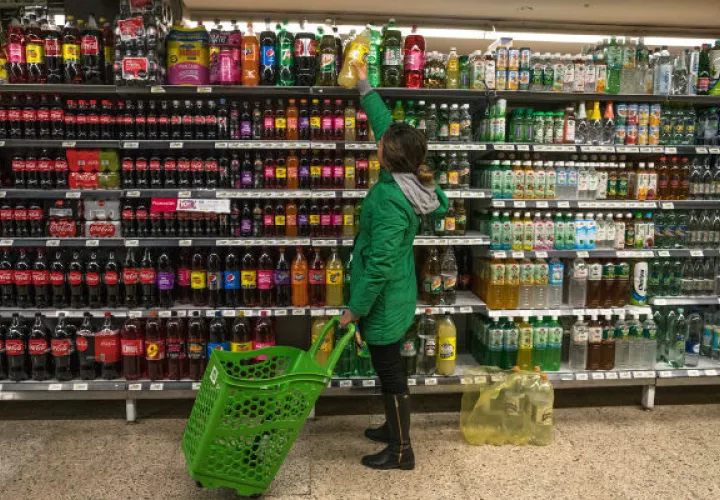 La venta de bebidas azucaradas se ha visto afectada por las importaciones en los últimos años.