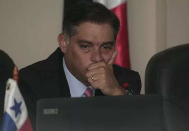 El diputado Valderrama ha sido duramente criticado por contar con diversos familiares nombrados en puestos claves en este gobierno. Archivo
