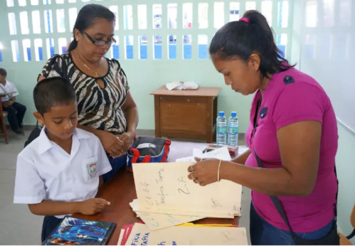 La Beca Universal pasará a llamarse bono escolar y se reitera que es para evitar la deserción escolar.