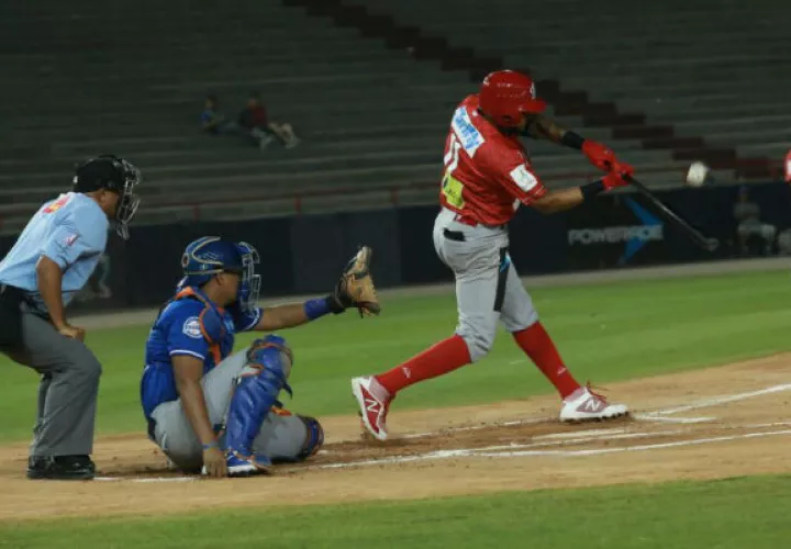 Béisbol mayor. Foto: Anayansi Gamez