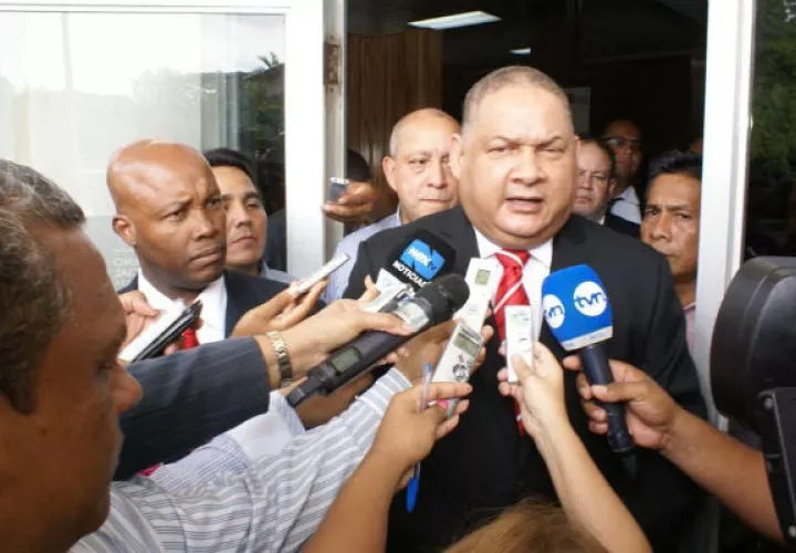 Benicio Robinson causa polémica por sus declaraciones sobre la educación.