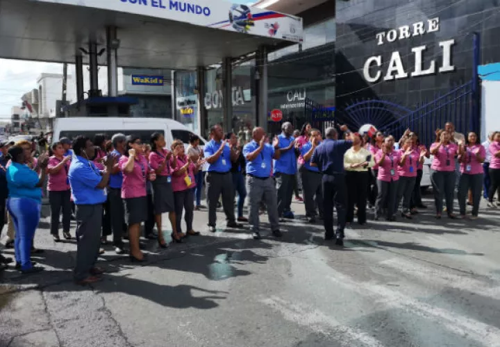 Los funcionarios de Aduanas realizan protestas como medida de presión.
