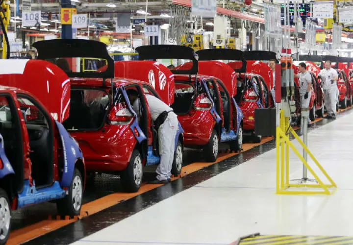 La caída en la producción de autos fue mayor en relación con agosto de este año.