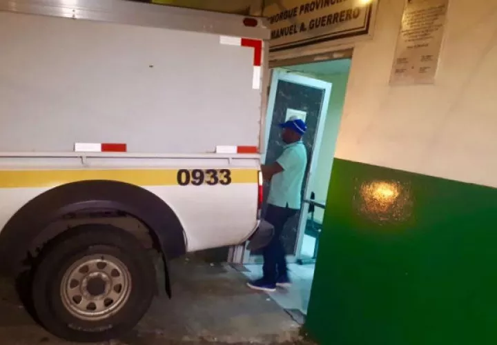 Los restos humanos fueron trasladados a la morgue judicial. Foto: Diómedes Sánchez.
