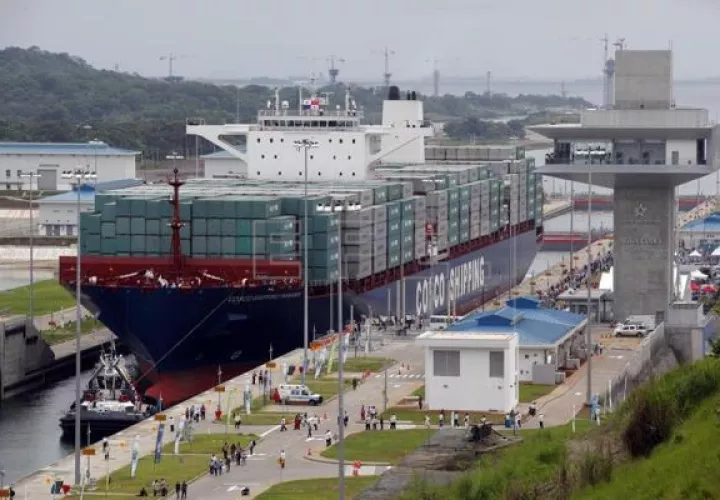 Por el Canal de Panamá pasa anualmente aproximadamente el 6 por ciento del comercio mundial. Foto/Archivo