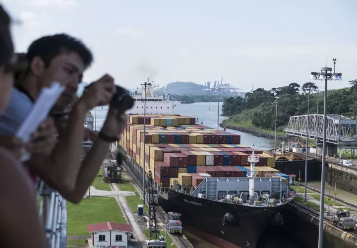  Unos 20,000 panameños visitan cada año las esclusas de Miraflores y Agua Clara 