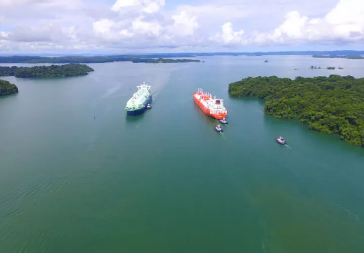Estos cuatro buques de GNL en un sólo día  demuestra el compromiso del Canal de Panamá de servir a la industria, dijo el administrador Jorge Luis Quijano. Foto/Cortesía 