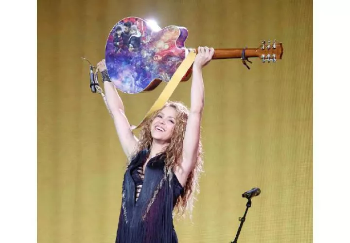 Shakira, Paquita la del barrio y Marc Anthony han tenido que rendir cuentas a la ley.  Fotos: Instagram 