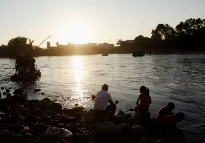 La primera caravana, que ingresó al territorio mexicano el pasado 19 de octubre en una imparable avalancha humana, partió hoy de la localidad de Mapastepec y llegó a Pijijiapan, en el estado de Chiapas.