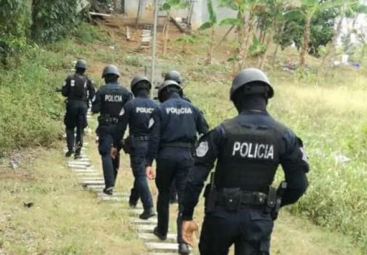 Policías en la comunidad de El Progreso. Foto: Diómedes Sánchez.