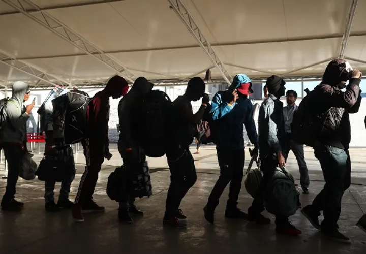 El pasado abril, y en el marco de una nueva política migratoria, el Gobierno que preside Sebastián Piñera estableció la exigencia de un visado consular de turismo para los haitianos y uno denominado "de responsabilidad democrática" para los venezolanos.
