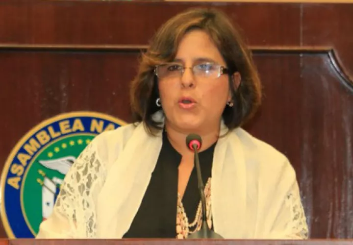 Eyda Varela de Chinchilla desconoce del fondo de fibra óptica para aumento a jubilados. 