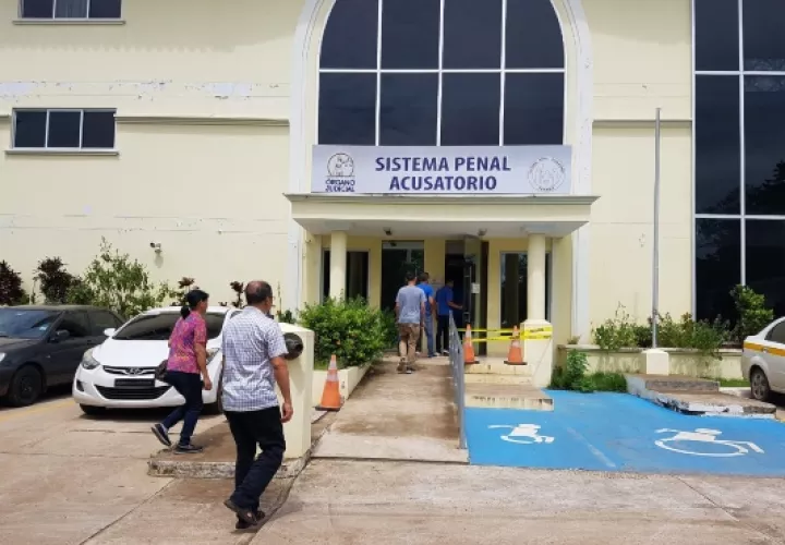  Se presentaron los argumentos de las partes del proceso, y por decisión unánime de los tres magistrados, se confirmó la medida de detención. Foto/Thays Dompinguez