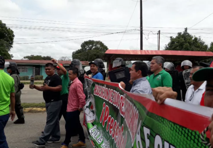 Los docentes de Camarón y la comunidad estuvieron en una manifestación de varios días en la comarca Ngäbe-Buglé.