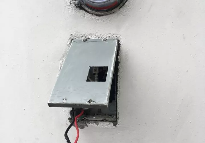 Los daños ocasionados al sistema eléctrico afecta el suministro de agua al penal y las viviendas.Foto/ José Vásquez.