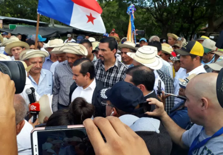 Los productores en Azuero piden la remoción de las autoridades relacionadas con el sector agropecuario. Foto: Thays Domínguez. 