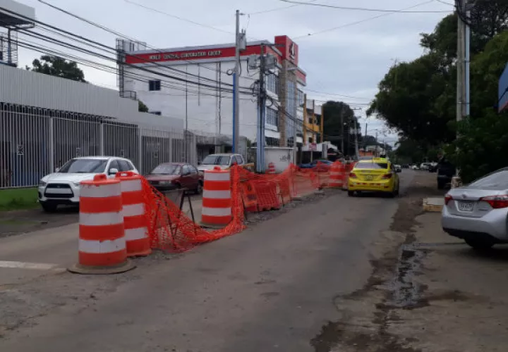 La obra está paralizada porque la empresa presenta problemas económicos. Foto: José Vásquez 