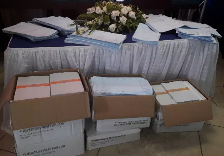 El acto de entrega se realizó en el salón diplomático dentro de los terrenos de la Feria Internacional de David, donde participaron Ministros de Estado, diplomaticos y medios de comunicación.
