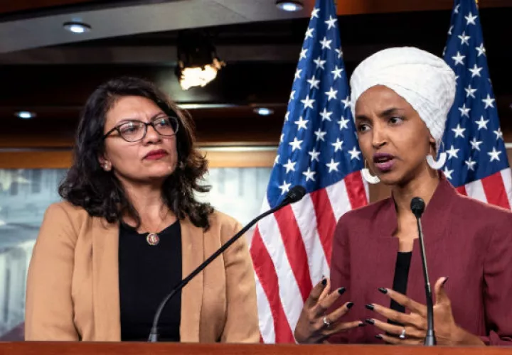  Ilhan Omar (der.) y Rashida Tlaib les prohibieron la entrada a Israel. Foto: EFE.