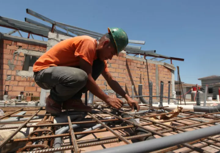El del saco de 94 libras de cemento gris en 1.8%, el de la yarda de piedra N.°4 en 0.3% y el del metro cúbico de hormigón premezclado en 0.2%. Mientras que otros materiales mantuvieron su precio.