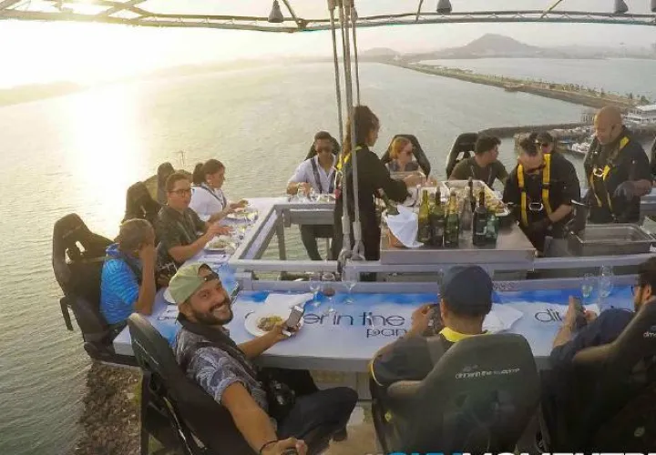 La vista y la brisa harán de esta una gran  experiencia en Dinner in the Sky.