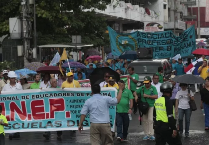 Para el 12 de julio  se hace el llamado para la primera marcha multitudinaria al nuevo Gobierno.