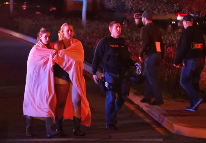 El autor del tiroteo, del que se desconoce la identidad, también fue encontrado muerto en el interior del bar Borderline.