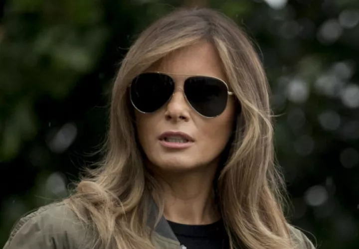 Por el momento se desconoce si Melania Trump mantiene su propósito de viajar o si por el contrario, finalmente, permanecerá en Washington.