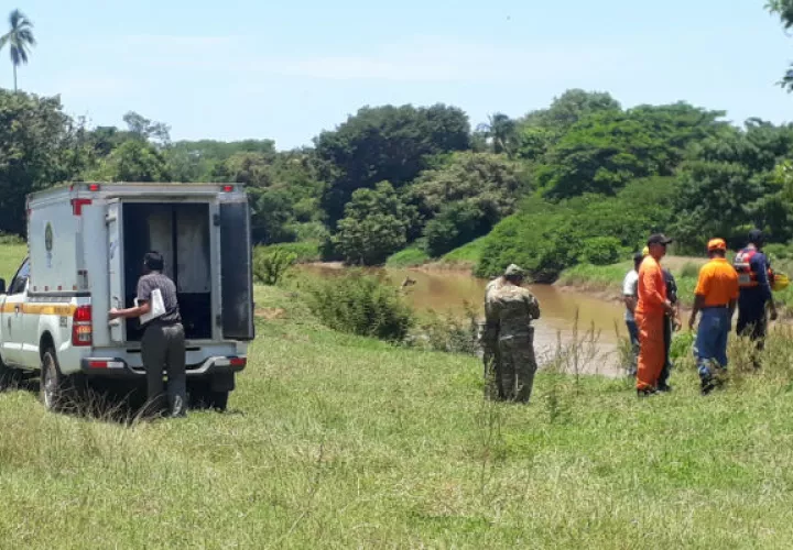 El cadáver fue trasladado a la Morgue Judicial de Aguadulce. Foto: Thays Domínguez. 