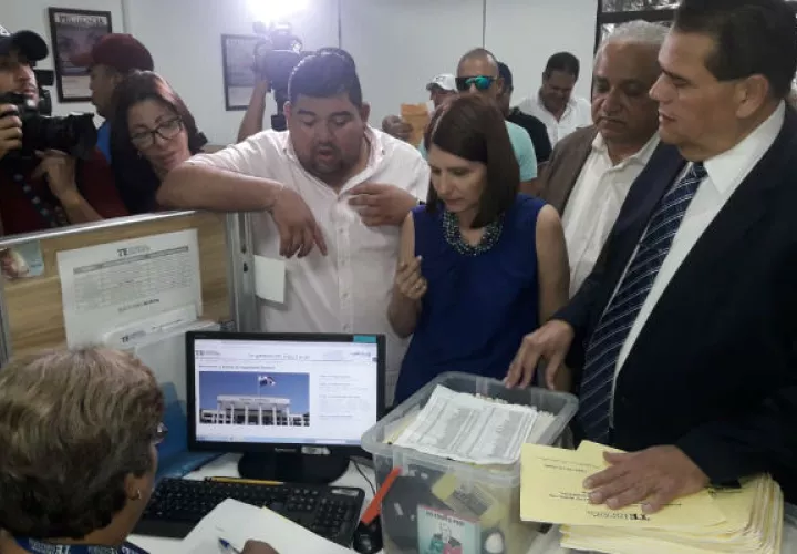 Ricardo Martinelli ya tenía asegurada su candidatura por la vía independiente. Foto/Archivos