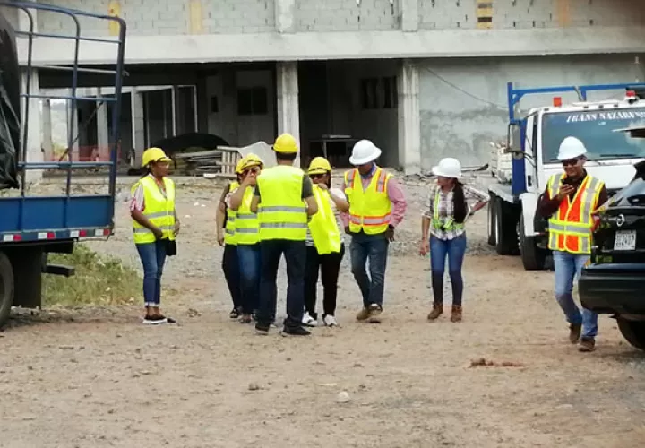 Se hizo una inspección de la obra y todo va muy lento. Foto/Eric Montenegro