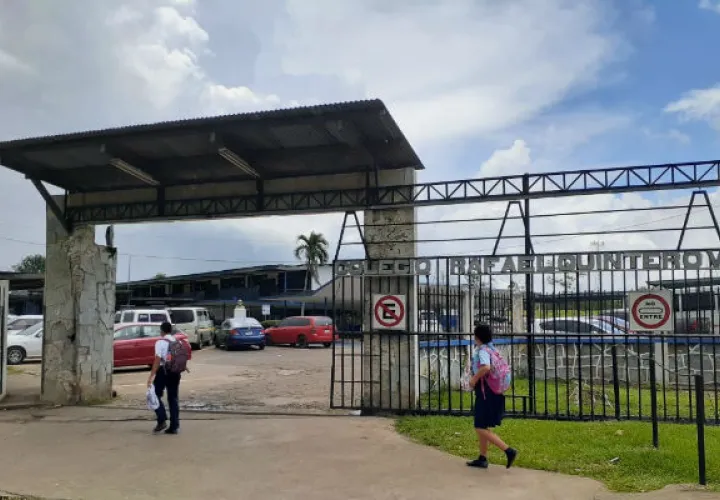 La directora del plantel, Daysi Barría, indicó que la losa ha sido evaluada por los estamentos de seguridad así como por arquitectos del Ministerio de Educación, que certifican su mal estado.