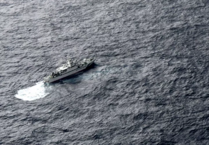 El barco de la Guardia Costera de Japón en el mar durante la operación de búsqueda. AP 