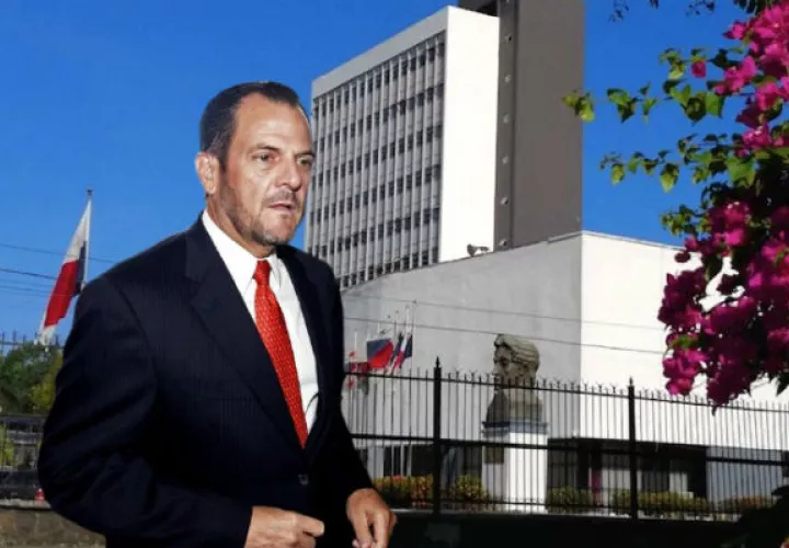   El contralor Federico Humbert es criticado por aprobar los cuestionado proyectos millonarios de la gestión de Juan Carlos Varela. Foto: Panamá América.