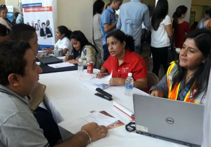 Durante el desarrollo de la feria de empleo, se atendieron a más de 1,200 personas, señaló el Mitradel.