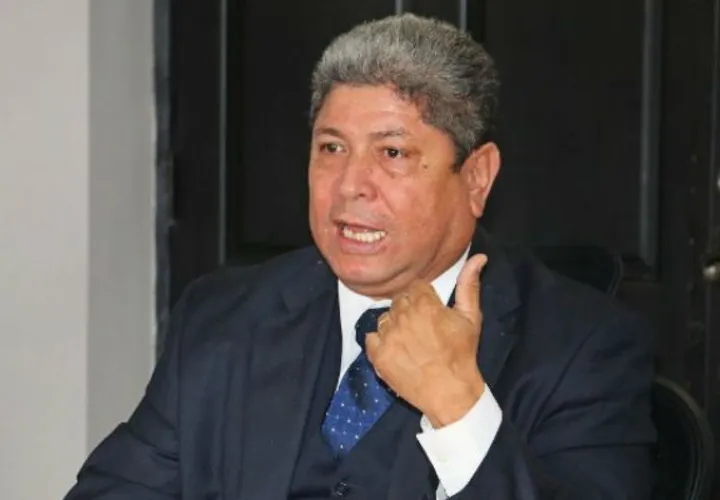 Franz Wever es actual secretario de la Asamblea Nacional.  