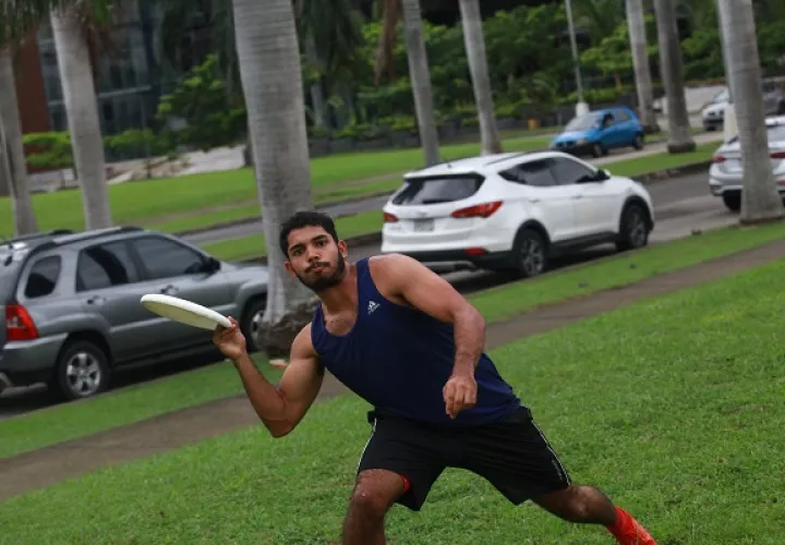 frisbee_2_0.jpg