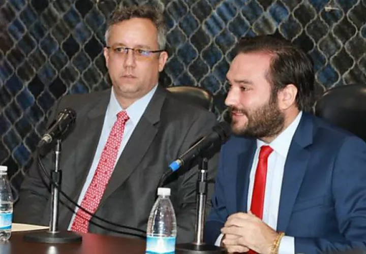 El artículo 304 de la Constitución Política de Panamá exige que presidente y otros funcionarios presenten su declaración de bienes patrimoniales. Foto: Panamá América.