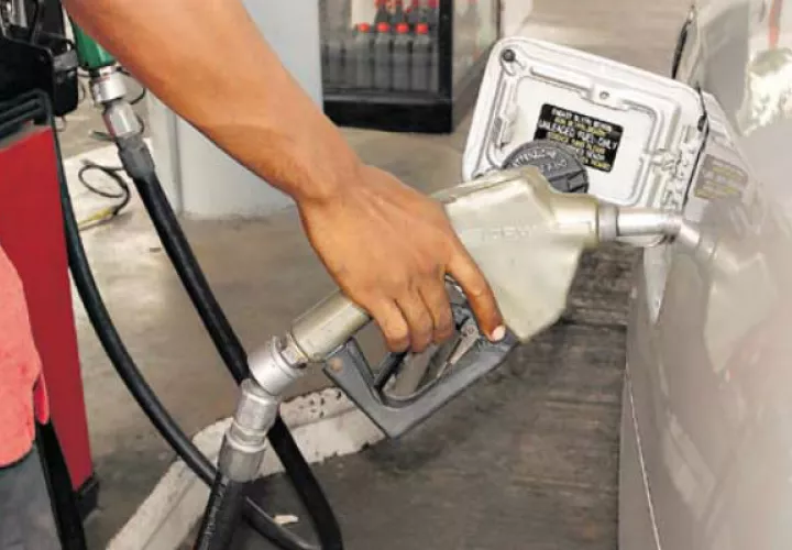 Panameños han enfrentado varios ajustes al alza en el costo de la gasolina.