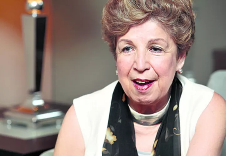 Gloria Guardia.