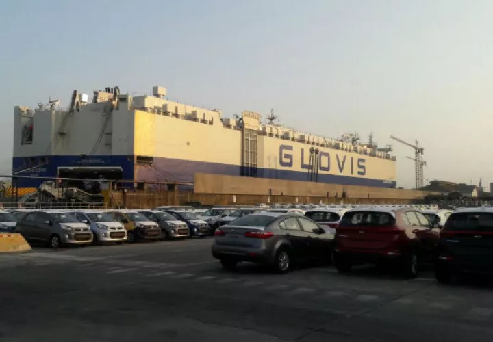 Los buques de autos Glovis Crystal y Glovis Cosmos atracaron en los muelles 14 y 7, respectivamente/Cortesía.