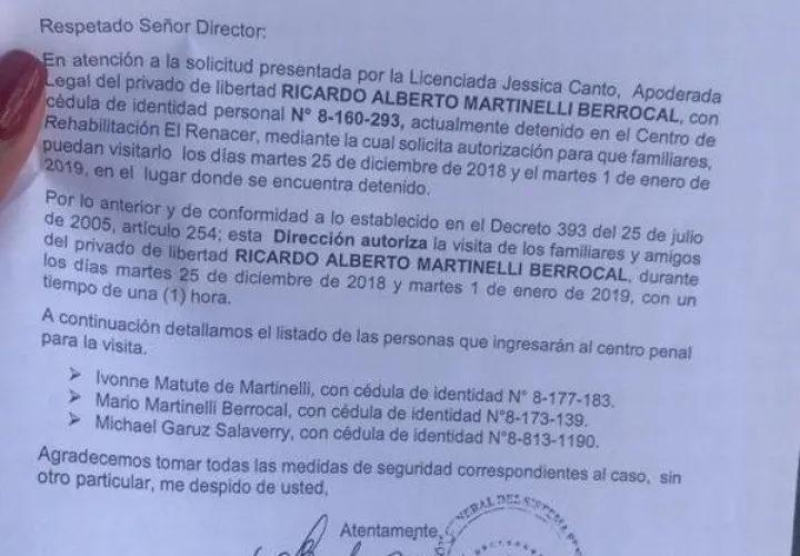 Carta de autorización de la visita a familiares de Martinelli. Foto de Cortesía
